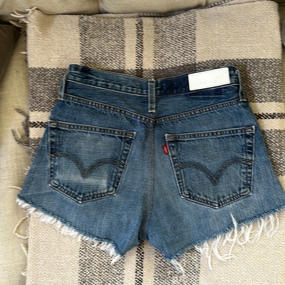Re/Done Levi’s Medium Wash Denim Jean Shorts Size 24 - Picture 2 of 5